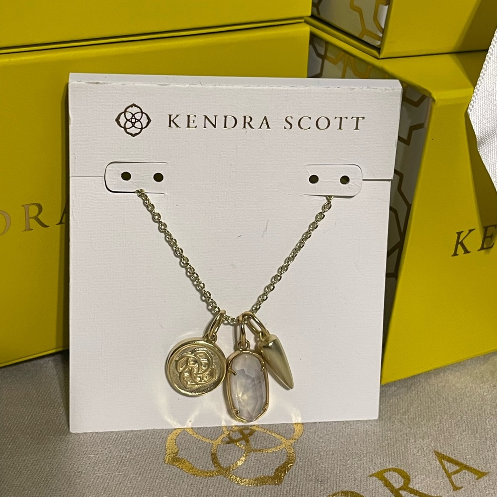 Kendra Scott Dira Charm Necklace Gold/Ivory MOP